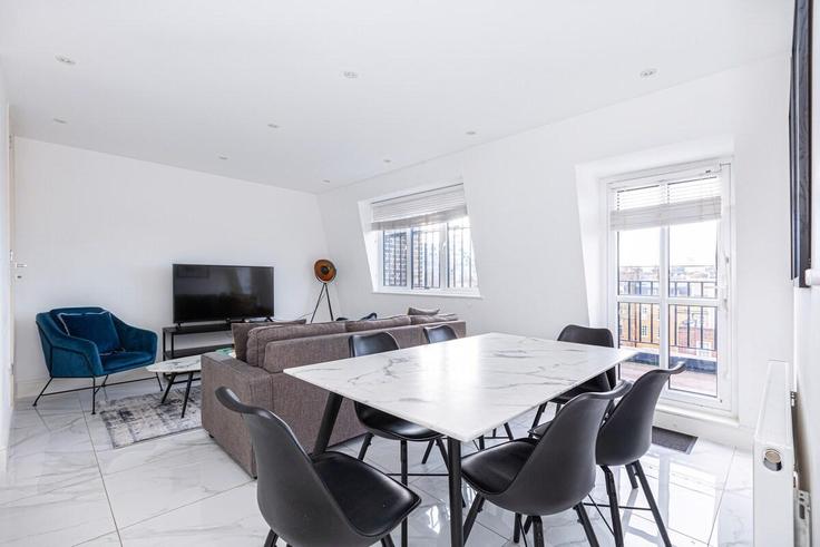 Elegante sala de estar con mobiliario moderno en un apartamento en Building Harley Street - city-relay - 1237260 - LON en City of Westminster, London Elegante sala de estar con mobiliario moderno en un apartamento en Building Harley Street - city-relay - 1237260 - LON en City of Westminster, London