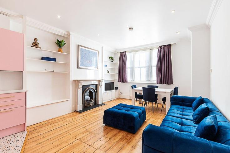 Building Tollington Way - city-relay - 1389646 adresindeki bir dairede modern mobilyalarla zarif bir şekilde tasarlanmış oturma odası London Borough of Islington, London Building Tollington Way - city-relay - 1389646 adresindeki bir dairede modern mobilyalarla zarif bir şekilde tasarlanmış oturma odası London Borough of Islington, London