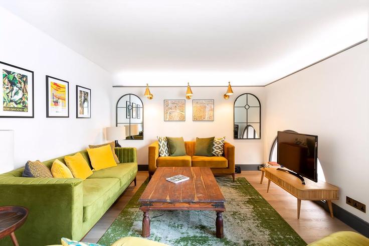 Salle de séjour élégante avec mobilier moderne dans un appartement à Building Campden Street - city-relay - 1230280 à Royal Borough of Kensington and Chelsea, London