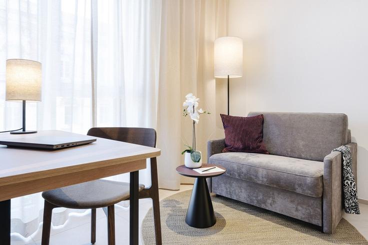 Salle de séjour élégante avec mobilier moderne dans un appartement à Building Zeughausstrasse - city-stay - 1634761 à Aussersihl, Zurich Salle de séjour élégante avec mobilier moderne dans un appartement à Building Zeughausstrasse - city-stay - 1634761 à Aussersihl, Zurich