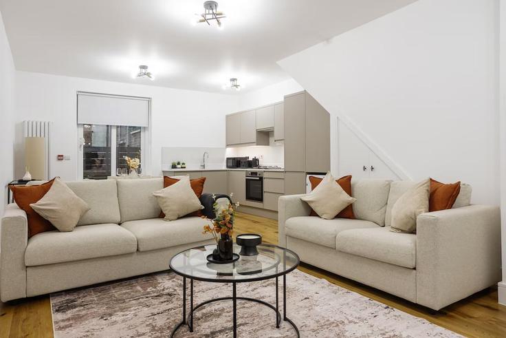 London Borough of Camden, London에 위치한 Building A502 - cityscape - 1490302 유닛의 세련된 인테리어가 돋보이는 거실