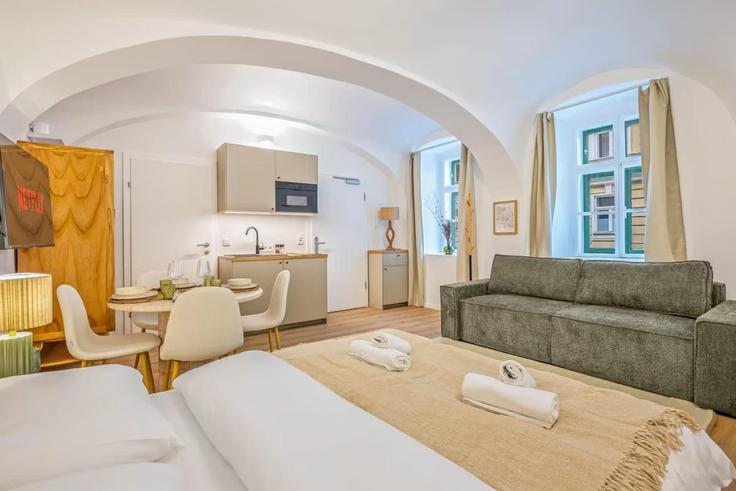 Vienna ViennaのBuilding Dürergasse - cityswap - 1356882のアパートメントにある、モダンな家具を備えたエレガントなデザインのリビングルーム