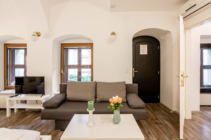 Salle de séjour élégante avec mobilier moderne dans un appartement à Building Judenplatz - cityswap - 1356898 à Vienna, Vienna Salle de séjour élégante avec mobilier moderne dans un appartement à Building Judenplatz - cityswap - 1356898 à Vienna, Vienna