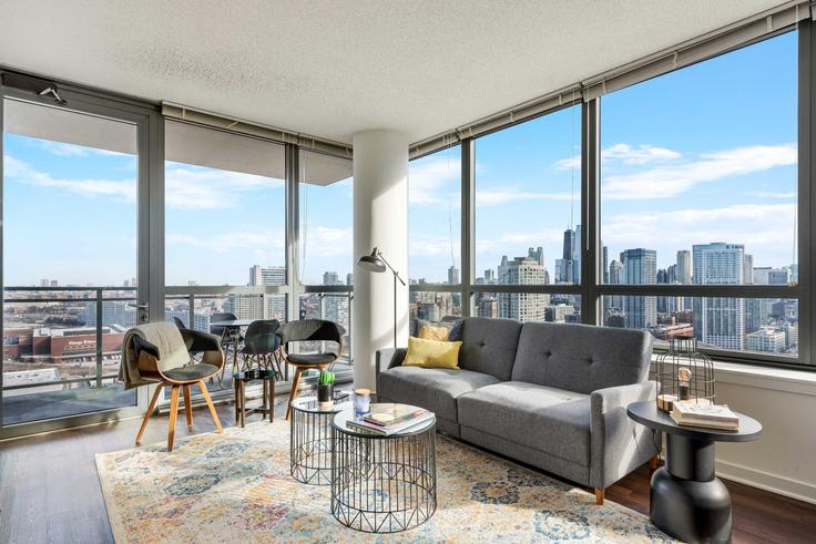 Salle de séjour élégante avec mobilier moderne dans un appartement à Building West Kinzie Street - cloud9-guesty - 1243852 - CHI à Chicago, Chicago Salle de séjour élégante avec mobilier moderne dans un appartement à Building West Kinzie Street - cloud9-guesty - 1243852 - CHI à Chicago, Chicago