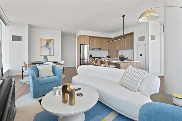 Elegante sala de estar con mobiliario moderno en un apartamento en Building South Michigan Avenue - cloud9-guesty - 1287549 - CHI en Chicago, Chicago