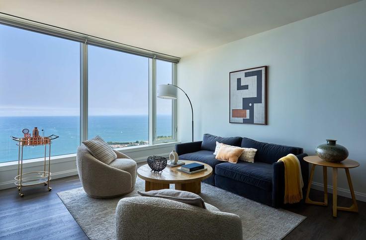 Elegant gestaltetes Wohnzimmer mit moderner Einrichtung in einer Wohnung im Building South Michigan Avenue - cloud9-guesty - 1250691 - CHI in Chicago, Chicago Elegant gestaltetes Wohnzimmer mit moderner Einrichtung in einer Wohnung im Building South Michigan Avenue - cloud9-guesty - 1250691 - CHI in Chicago, Chicago