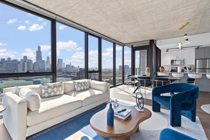 Sala de estar elegantemente projetada com móveis modernos em um apartamento no Building North Elizabeth Street - cloud9-guesty - 1029636 - CHI em Chicago, Chicago