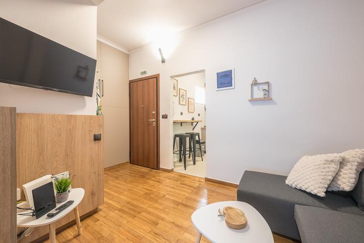 Building Mikromanis - cloudkeys - 1438770 adresindeki bir dairede modern mobilyalarla zarif bir şekilde tasarlanmış oturma odası Central Athens, Athens