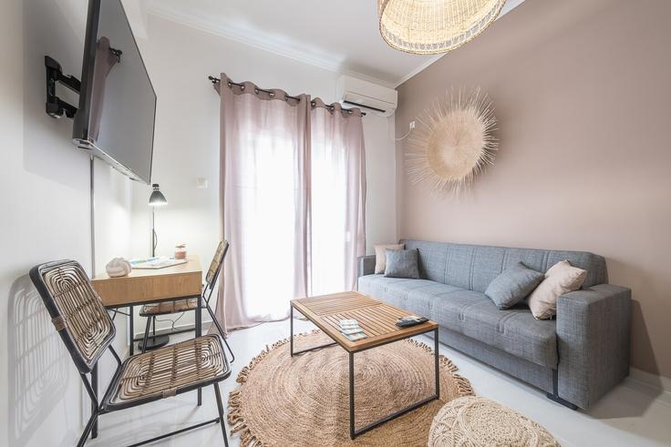 Building Loudia - cloudkeys - 1073009 - ATH adresindeki bir dairede modern mobilyalarla zarif bir şekilde tasarlanmış oturma odası Central Athens, Athens