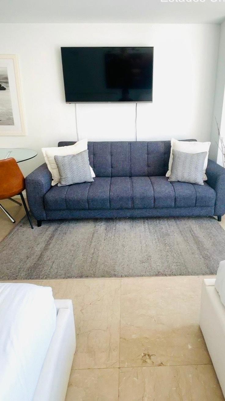 Elegant gestaltetes Wohnzimmer mit moderner Einrichtung in einer Wohnung im Building Brickell Avenue - co-host-vacation-rentals - 1255508 - MIA in Miami, Miami
