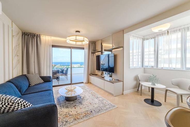 Salle de séjour élégante avec mobilier moderne dans un appartement à Building Avenida de España - coastalventures - 1288560 - MAD à Costa Adeje, Costa Adeje Salle de séjour élégante avec mobilier moderne dans un appartement à Building Avenida de España - coastalventures - 1288560 - MAD à Costa Adeje, Costa Adeje