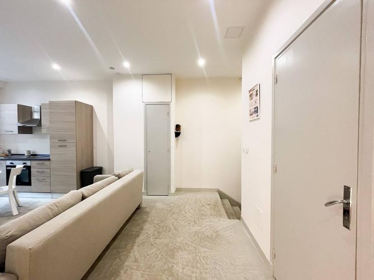 Sala de estar elegantemente projetada com móveis modernos em um apartamento no Building Rue Renan - cocon-agency - 1364755 em 7th arrondissement, Lyon Sala de estar elegantemente projetada com móveis modernos em um apartamento no Building Rue Renan - cocon-agency - 1364755 em 7th arrondissement, Lyon