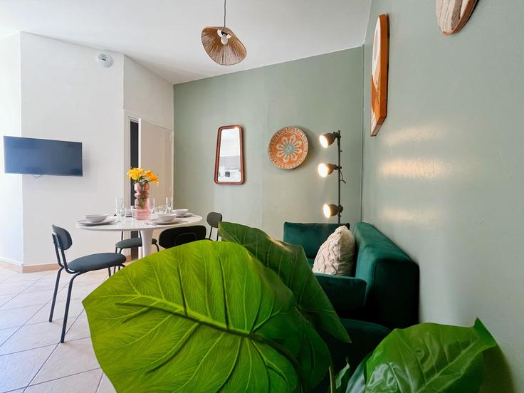 Building Rue René Leynaud - cocon-agency - 1364762 adresindeki bir dairede modern mobilyalarla zarif bir şekilde tasarlanmış oturma odası 1st arrondissement, Lyon Building Rue René Leynaud - cocon-agency - 1364762 adresindeki bir dairede modern mobilyalarla zarif bir şekilde tasarlanmış oturma odası 1st arrondissement, Lyon