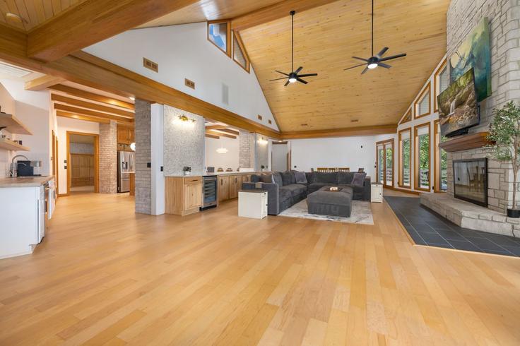 Bentonville, Bentonville에 위치한 Building Northeast Kensington Avenue - cohovaproperties - 1263270 - USA 아파트의 세련된 인테리어가 돋보이는 거실