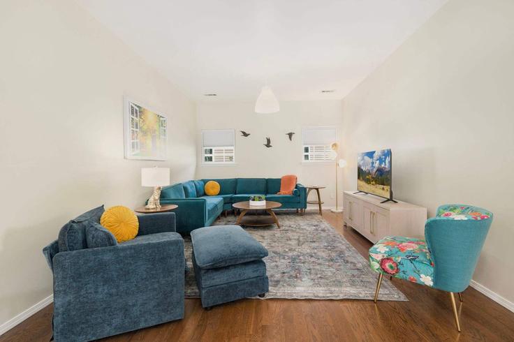 Fayetteville, Fayetteville에 위치한 Building West Sweetgum Lane - cohovaproperties - 1302869 아파트의 세련된 인테리어가 돋보이는 거실