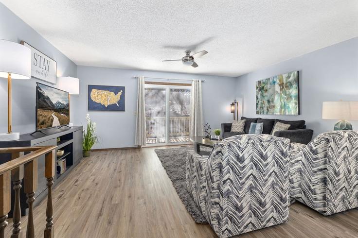 Elegante sala de estar con mobiliario moderno en un apartamento en Building August Lane - cohovaproperties - 1363327 en Bella Vista, Bella Vista