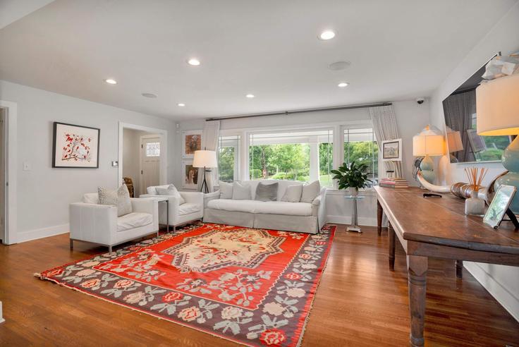 Fayetteville FayettevilleのBuilding North Park Avenue - cohovaproperties - 1375235のアパートメントにある、モダンな家具を備えたエレガントなデザインのリビングルーム