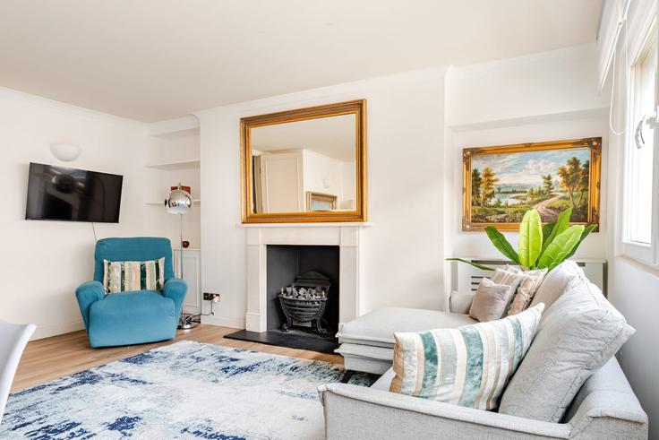 London City of WestminsterのBuilding Dean's Mews - comfycloud - 1501299のアパートメントにある、モダンな家具を備えたエレガントなデザインのリビングルーム London City of WestminsterのBuilding Dean's Mews - comfycloud - 1501299のアパートメントにある、モダンな家具を備えたエレガントなデザインのリビングルーム