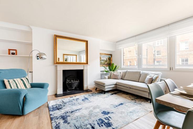 City of Westminster, London에 위치한 Building Dean's Mews - comfycloud - 1501299 유닛의 세련된 인테리어가 돋보이는 거실