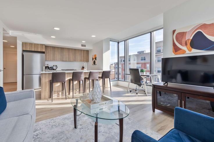 Building Peterborough Street - compassfurnishedapartments - 1039265 - BOS adresindeki bir dairede modern mobilyalarla zarif bir şekilde tasarlanmış oturma odası Boston, Boston Building Peterborough Street - compassfurnishedapartments - 1039265 - BOS adresindeki bir dairede modern mobilyalarla zarif bir şekilde tasarlanmış oturma odası Boston, Boston