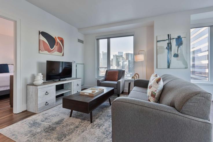 Building Pier 4 Boulevard - compassfurnishedapartments - 1534388 adresindeki bir dairede modern mobilyalarla zarif bir şekilde tasarlanmış oturma odası Boston, Boston
