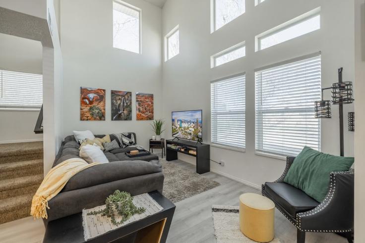 Salt Lake City, Salt Lake City에 위치한 Building Lowell Avenue South - conmigo-vacation-rentals - 1249884 아파트의 세련된 인테리어가 돋보이는 거실 Salt Lake City, Salt Lake City에 위치한 Building Lowell Avenue South - conmigo-vacation-rentals - 1249884 아파트의 세련된 인테리어가 돋보이는 거실