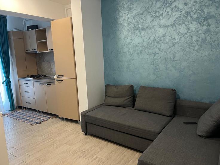 Salle de séjour élégante avec mobilier moderne dans un appartement à Building Romania - constantin-mirauta - 1492247 à Mamaia-Sat, Mamaia-Sat