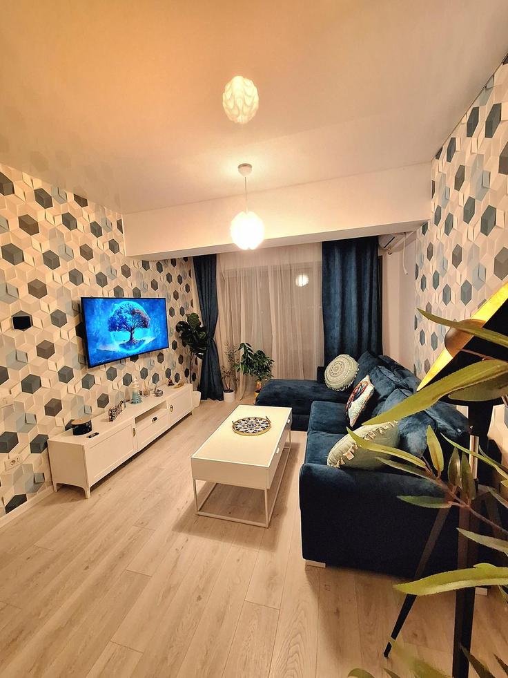 Elegante sala de estar con mobiliario moderno en un apartamento en Building Str. Promenada - constantin-mirauta - 1492276 en Mamaia-Sat, Mamaia-Sat Elegante sala de estar con mobiliario moderno en un apartamento en Building Str. Promenada - constantin-mirauta - 1492276 en Mamaia-Sat, Mamaia-Sat