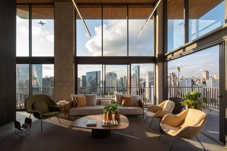 Elegante sala de estar con mobiliario moderno en un apartamento en Building Rua Clodomiro Amazonas - conviva-stay - 1539088 en Vila Nova Conceição, São Paulo