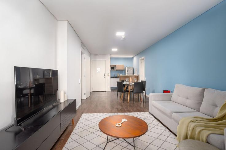 Elegant gestaltetes Wohnzimmer mit moderner Einrichtung in einer Wohnung im Building Rua Doutor Geraldo Campos Moreira - conviva-stay - 1539170 in Brooklin, São Paulo Elegant gestaltetes Wohnzimmer mit moderner Einrichtung in einer Wohnung im Building Rua Doutor Geraldo Campos Moreira - conviva-stay - 1539170 in Brooklin, São Paulo