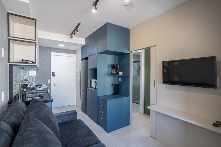 São Paulo Vila MarianaのBuilding Rua Eça de Queiroz - conviva-stay - 1539162のアパートメントにある、モダンな家具を備えたエレガントなデザインのリビングルーム São Paulo Vila MarianaのBuilding Rua Eça de Queiroz - conviva-stay - 1539162のアパートメントにある、モダンな家具を備えたエレガントなデザインのリビングルーム