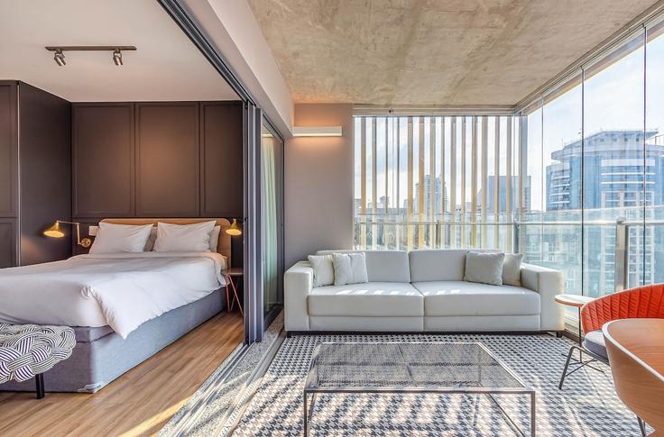 Elegant gestaltetes Wohnzimmer mit moderner Einrichtung in einer Wohnung im Building Rua Coronel Joaquim Ferreira Lobo - conviva-stay - 1539184 in Vila Nova Conceição, São Paulo