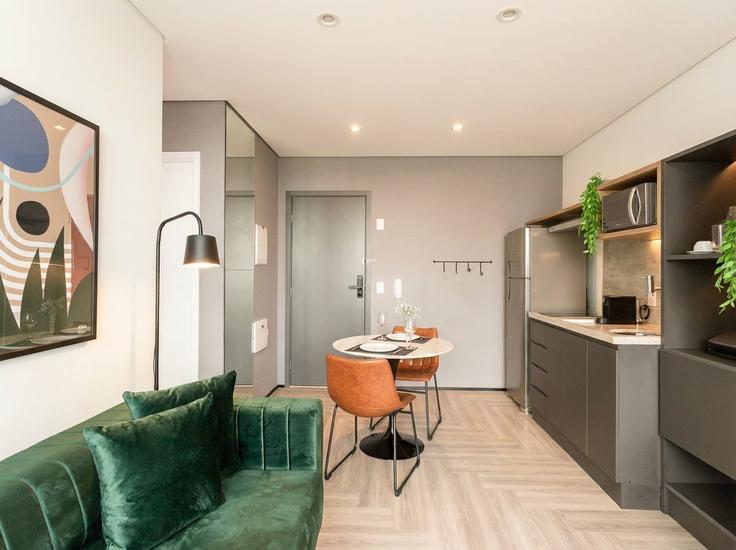 Elegant gestaltetes Wohnzimmer mit moderner Einrichtung in einer Wohnung im Building Rua Teçaindá - conviva-stay - 1540774 in Pinheiros, São Paulo Elegant gestaltetes Wohnzimmer mit moderner Einrichtung in einer Wohnung im Building Rua Teçaindá - conviva-stay - 1540774 in Pinheiros, São Paulo