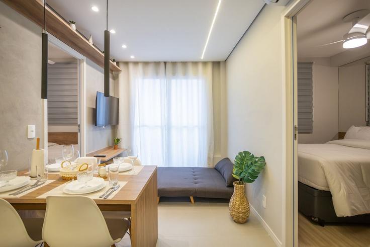 Salle de séjour élégante avec mobilier moderne dans un appartement à Building Avenida dos Imarés - conviva-stay - 1541071 à Indianópolis, São Paulo