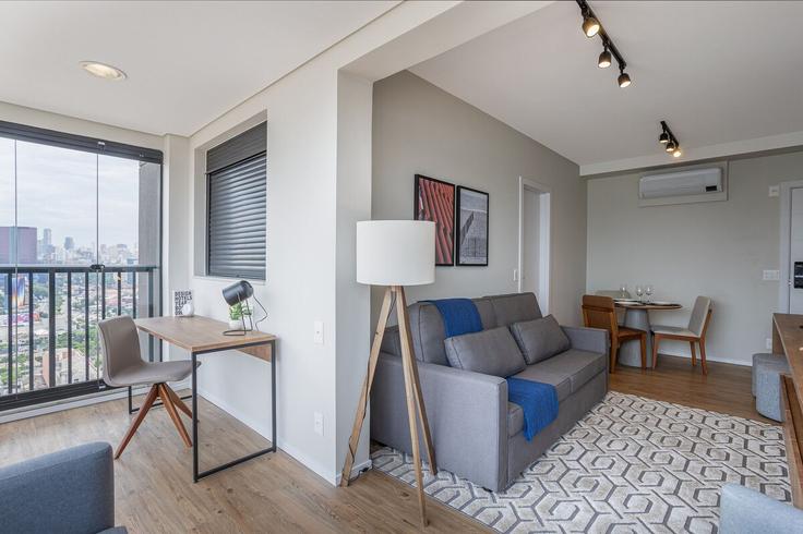 Sala de estar elegantemente projetada com móveis modernos em um apartamento no Building Rua dos Cariris - conviva-stay - 1539130 em Pinheiros, São Paulo Sala de estar elegantemente projetada com móveis modernos em um apartamento no Building Rua dos Cariris - conviva-stay - 1539130 em Pinheiros, São Paulo