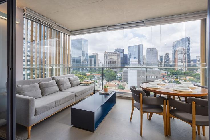 São Paulo Vila Nova ConceiçãoのBuilding Rua Ministro Jesuíno Cardoso - conviva-stay - 1539110のアパートメントにある、モダンな家具を備えたエレガントなデザインのリビングルーム São Paulo Vila Nova ConceiçãoのBuilding Rua Ministro Jesuíno Cardoso - conviva-stay - 1539110のアパートメントにある、モダンな家具を備えたエレガントなデザインのリビングルーム