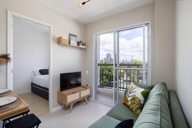 Elegant gestaltetes Wohnzimmer mit moderner Einrichtung in einer Wohnung im Building Rua dos Chanés - conviva-stay - 1539138 in Jardim Novo Mundo, São Paulo