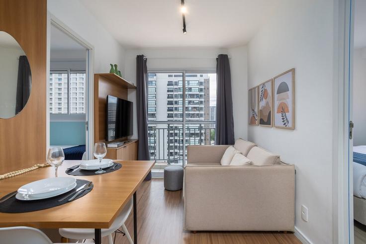 Elegant gestaltetes Wohnzimmer mit moderner Einrichtung in einer Wohnung im Building Rua Luiz Brandão - conviva-stay - 1539132 in Indianópolis, São Paulo Elegant gestaltetes Wohnzimmer mit moderner Einrichtung in einer Wohnung im Building Rua Luiz Brandão - conviva-stay - 1539132 in Indianópolis, São Paulo