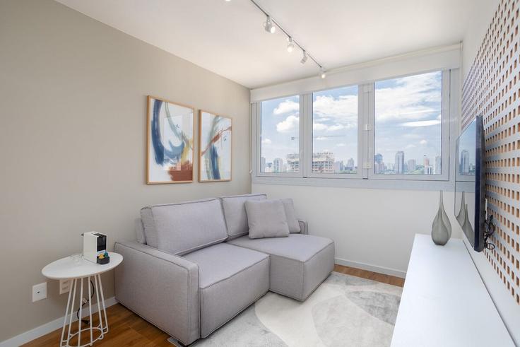 Elegant gestaltetes Wohnzimmer mit moderner Einrichtung in einer Wohnung im Building Rua Engenheiro Mesquita Sampaio - conviva-stay - 1539124 in Vila Sao Francisco (Zona Sul), São Paulo