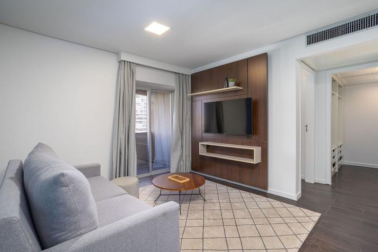 São Paulo BrooklinのBuilding Rua Surubim - conviva-stay - 1539203のアパートメントにある、モダンな家具を備えたエレガントなデザインのリビングルーム