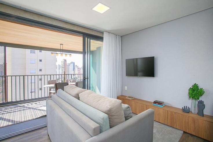 Elegante sala de estar con mobiliario moderno en un apartamento en Building Rua Clodomiro Amazonas - conviva-stay - 1539074 en Vila Nova Conceição, São Paulo Elegante sala de estar con mobiliario moderno en un apartamento en Building Rua Clodomiro Amazonas - conviva-stay - 1539074 en Vila Nova Conceição, São Paulo
