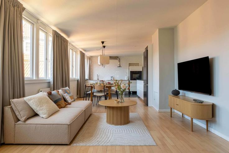 Elegant gestaltetes Wohnzimmer mit moderner Einrichtung in einer Wohnung im Building Kronprinsensgade - copenhagen-living - 1640119 in Copenhagen, Copenhagen Elegant gestaltetes Wohnzimmer mit moderner Einrichtung in einer Wohnung im Building Kronprinsensgade - copenhagen-living - 1640119 in Copenhagen, Copenhagen