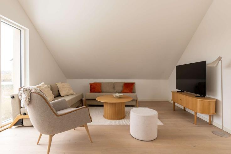 Elegant gestaltetes Wohnzimmer mit moderner Einrichtung in einer Wohnung im Building Urtehaven - copenhagen-living - 1640117 in Copenhagen, Copenhagen Elegant gestaltetes Wohnzimmer mit moderner Einrichtung in einer Wohnung im Building Urtehaven - copenhagen-living - 1640117 in Copenhagen, Copenhagen