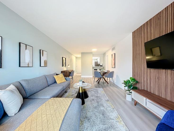 Elegante sala de estar con mobiliario moderno en un apartamento en Building Cordova Road - cordova-arms-by-rocketstay - 1224074 - MIA en Fort Lauderdale, Fort Lauderdale Elegante sala de estar con mobiliario moderno en un apartamento en Building Cordova Road - cordova-arms-by-rocketstay - 1224074 - MIA en Fort Lauderdale, Fort Lauderdale