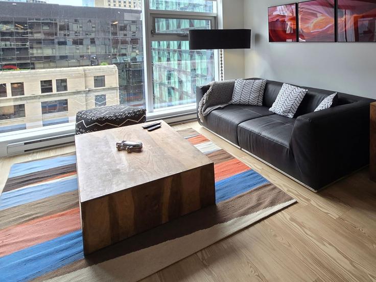 Elegant gestaltetes Wohnzimmer mit moderner Einrichtung in einer Wohnung im Building Rue de Bleury - corporate-stays - 1222938 - TOR in Ville-Marie, Montreal Elegant gestaltetes Wohnzimmer mit moderner Einrichtung in einer Wohnung im Building Rue de Bleury - corporate-stays - 1222938 - TOR in Ville-Marie, Montreal