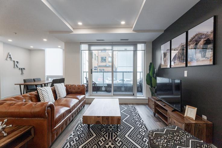 Elegante sala de estar con mobiliario moderno en un apartamento en Building Clyde Street - corporate-stays - 1222949 - TOR en Halifax, Halifax Elegante sala de estar con mobiliario moderno en un apartamento en Building Clyde Street - corporate-stays - 1222949 - TOR en Halifax, Halifax