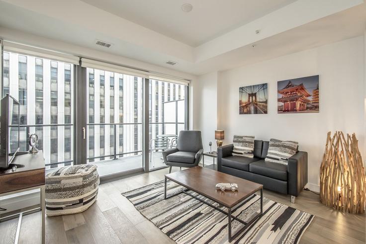 Elegante sala de estar con mobiliario moderno en un apartamento en Building Granville Street - corporate-stays - 1284633 - TOR en Halifax, Halifax Elegante sala de estar con mobiliario moderno en un apartamento en Building Granville Street - corporate-stays - 1284633 - TOR en Halifax, Halifax