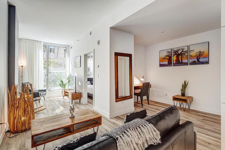 Montreal Ville-MarieのBuilding Rue Stanley - corporate-stays - 1294645のアパートメントにある、モダンな家具を備えたエレガントなデザインのリビングルーム