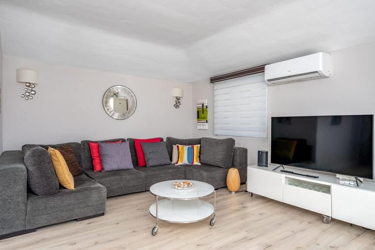 Salle de séjour élégante avec mobilier moderne dans un appartement à Building Calle Sierra de Cazorla - costarentals - 1341777 à Fuengirola, Fuengirola