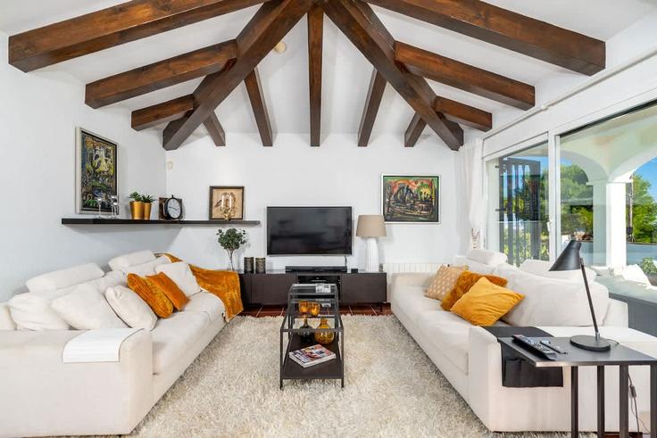 Building Urbanización Doña Pilar - costarentals - 1341816 adresindeki bir dairede modern mobilyalarla zarif bir şekilde tasarlanmış oturma odası Mijas, Mijas